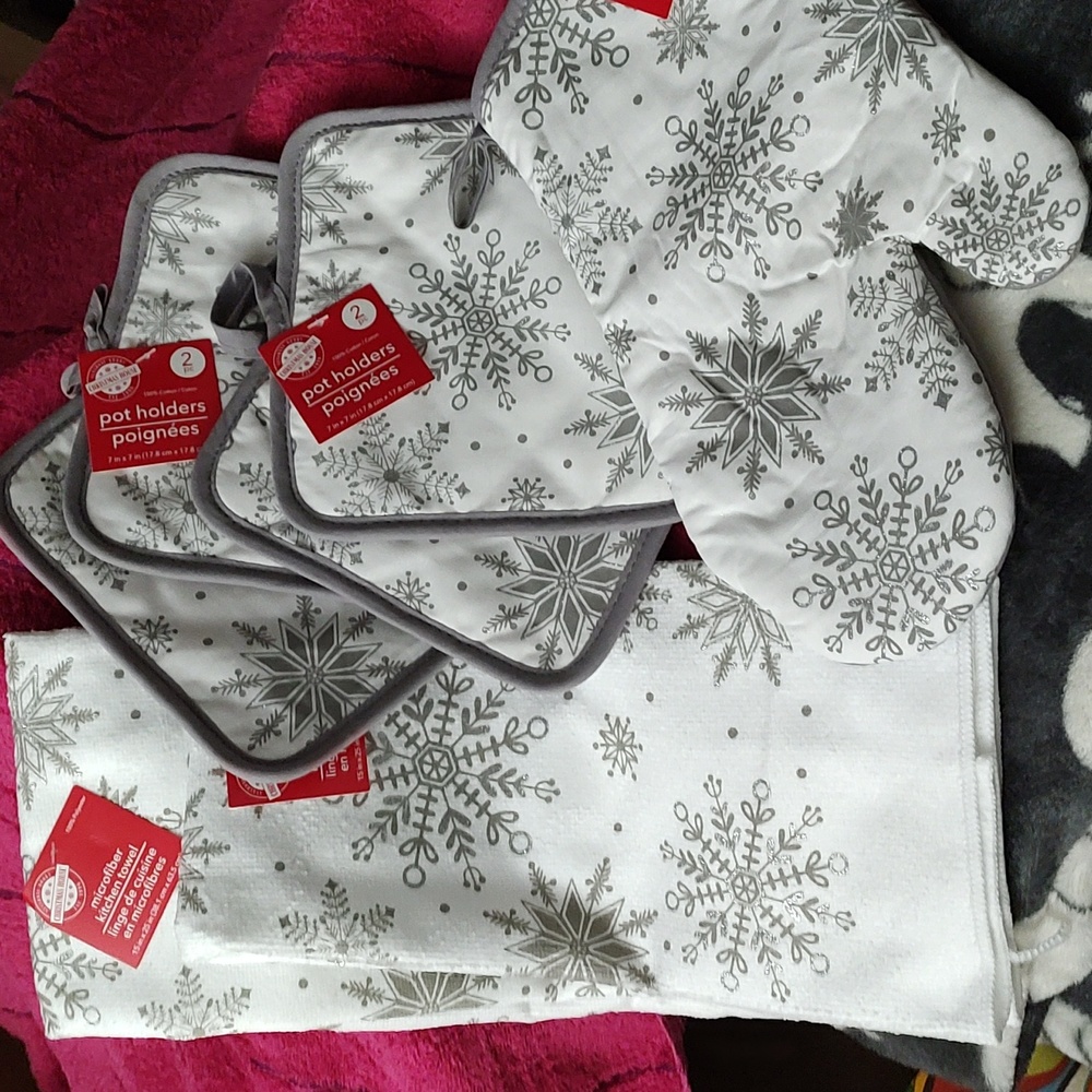 Great Gift Idea pot holders dish towel set Gift Wrapped Free